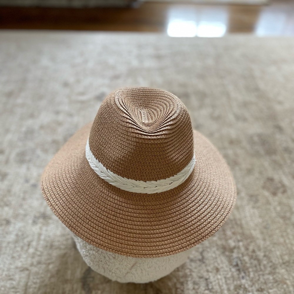 New Pretty straw hat with decorative band. - Picture 6 of 6